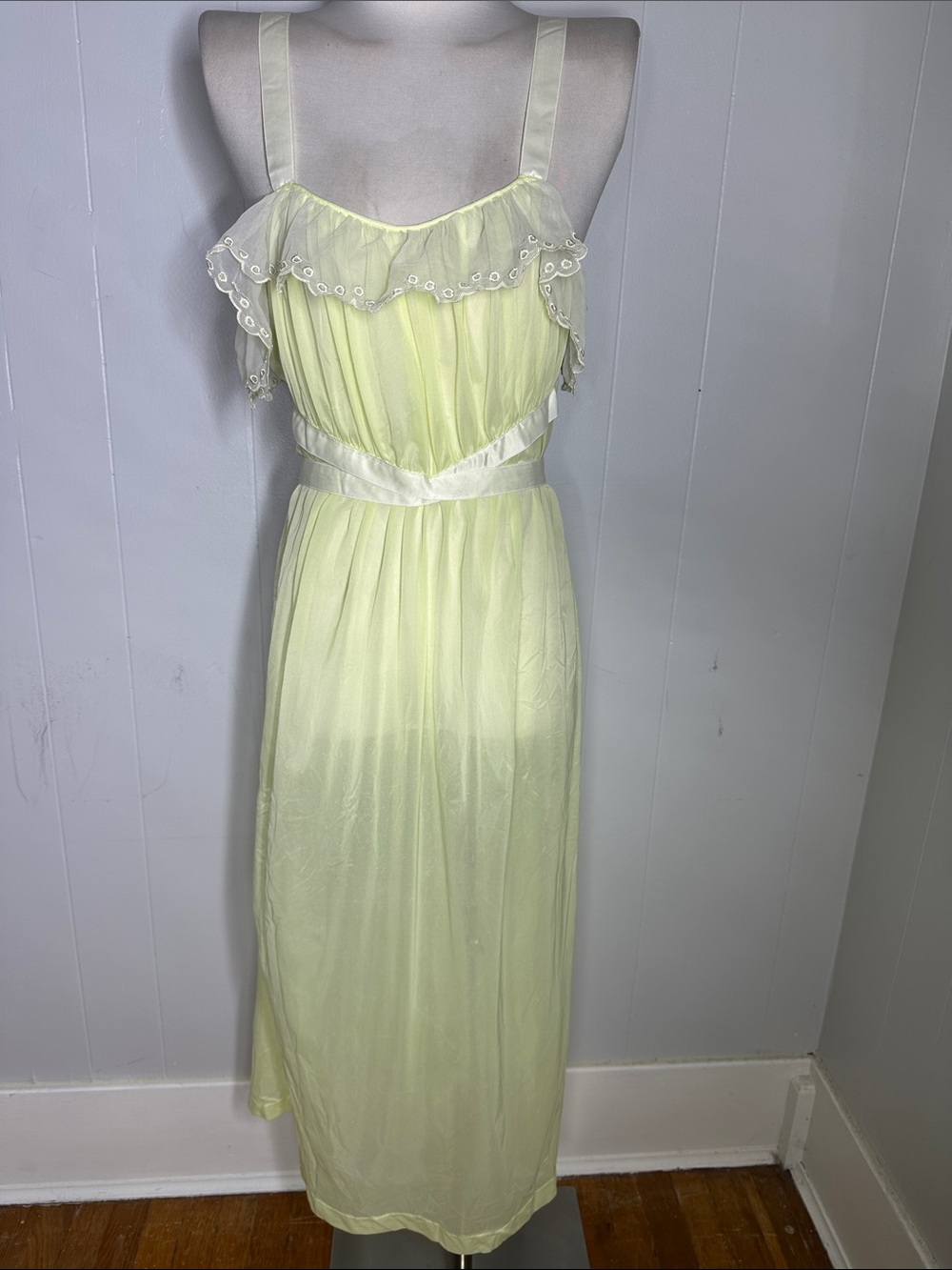 Vintage 50s Ruffle Feminine Yellow Nighgown Dress